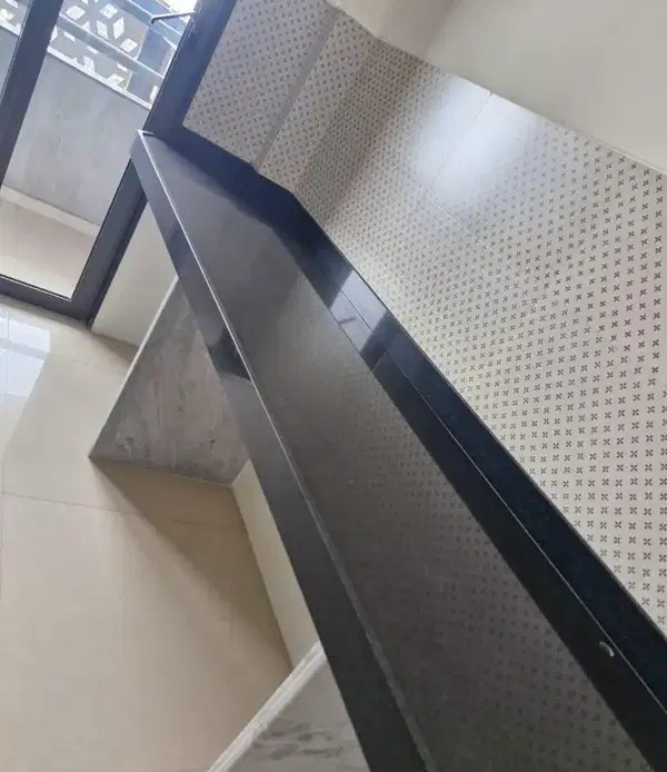 Higher Floor, Well Ventilated flat