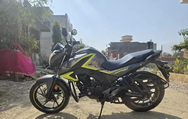  cb hornet 160r