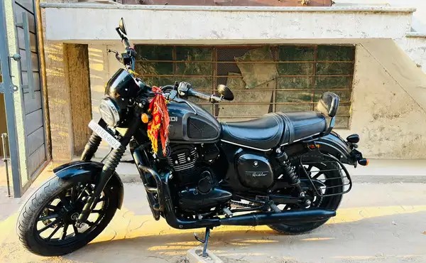 yezdi roadster