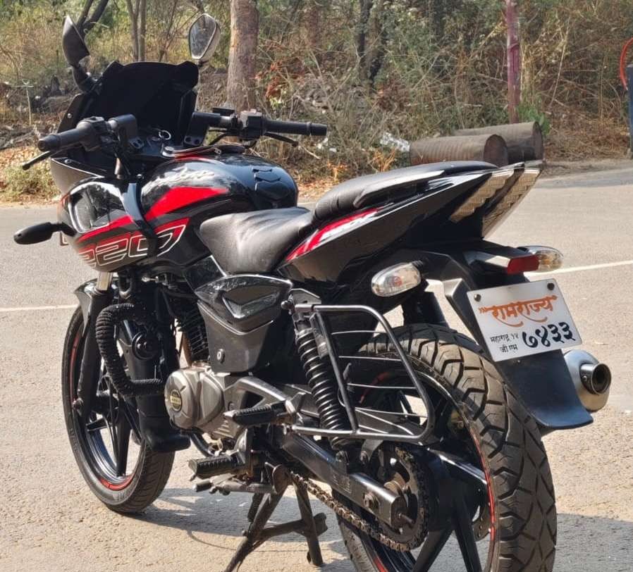 bajaj pulsar 220 f (2017)