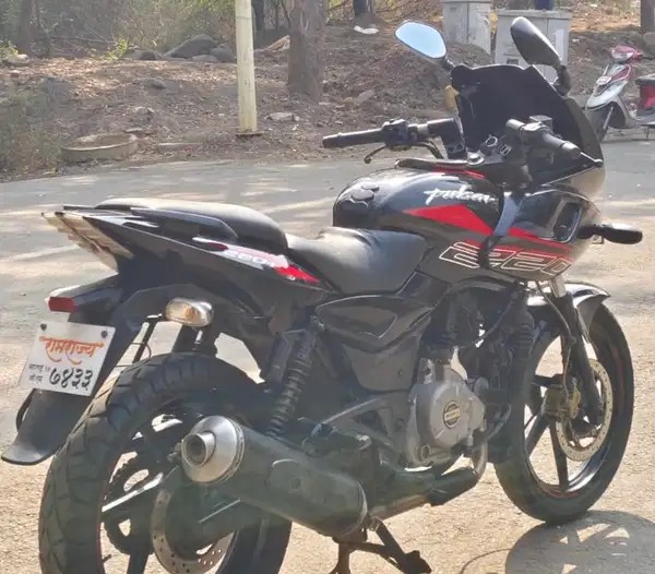 bajaj pulsar 220 f (2017)