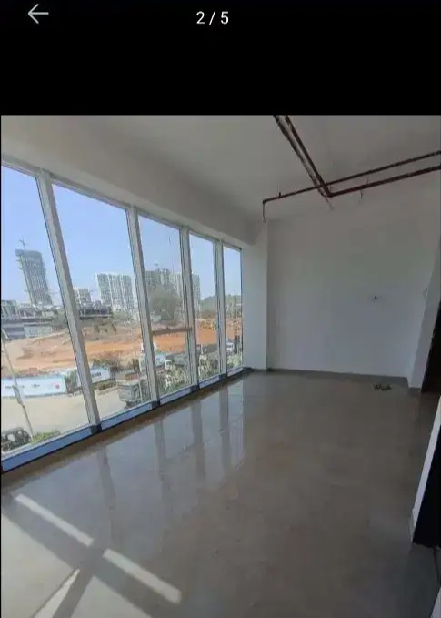 Office space in glass facade 500sft carpet 75000 rent