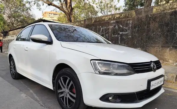 volkswagen jetta (2012)