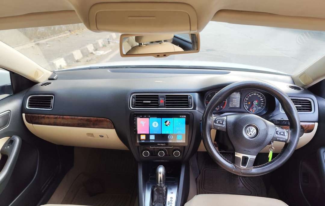 volkswagen jetta (2012)
