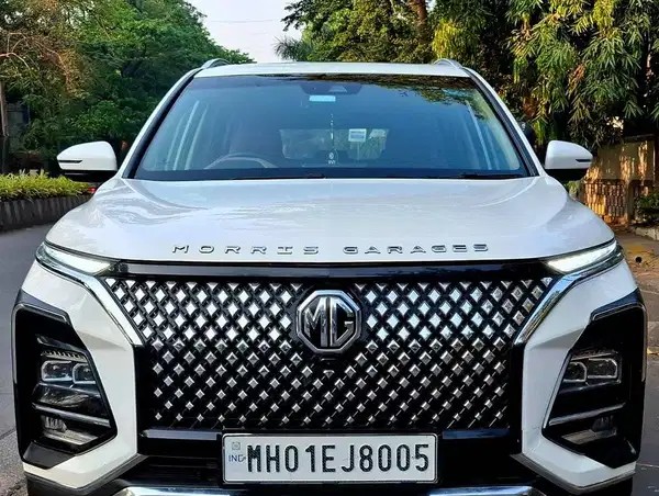 mg hector plus (2023)