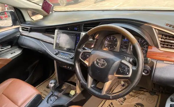 toyota innova crysta (2016)