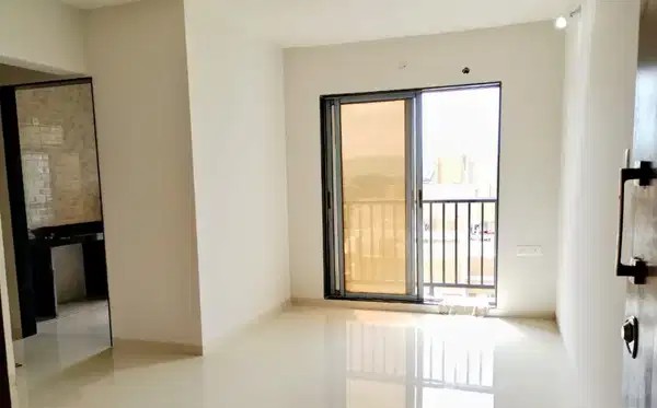 2 BHK - 2 Bathroom - 1000 sqft Spacious 2 Bhk near by station 5 min walk perfect for commuter