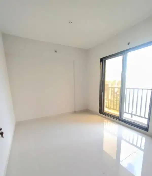 2 BHK - 2 Bathroom - 1000 sqft Spacious 2 Bhk near by station 5 min walk perfect for commuter