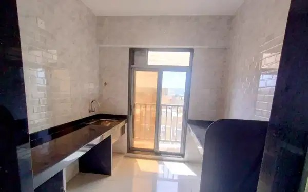 2 BHK - 2 Bathroom - 1000 sqft Spacious 2 Bhk near by station 5 min walk perfect for commuter