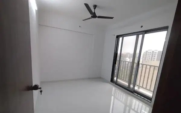 2 BHK - 2 Bathroom - 1000 sqft Spacious 2 Bhk near by station 5 min walk perfect for commuter