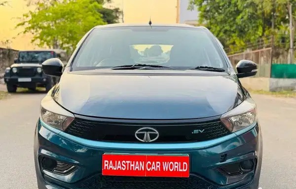 tata tiago ev (2023)