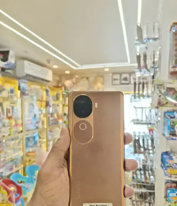 VIVO V40E 5G 8/128GB STORAGE - ABSOLUTELY SUPERB CONDITION MOBILE