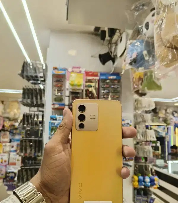 VIVO V23 5G 12/256GB STORAGE - ABSOLUTELY IMMACULATE CONDITION DEVICE